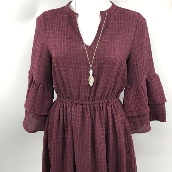 Doe & Rae maroon textured double bell sleeve dress - Picture 1 of 8